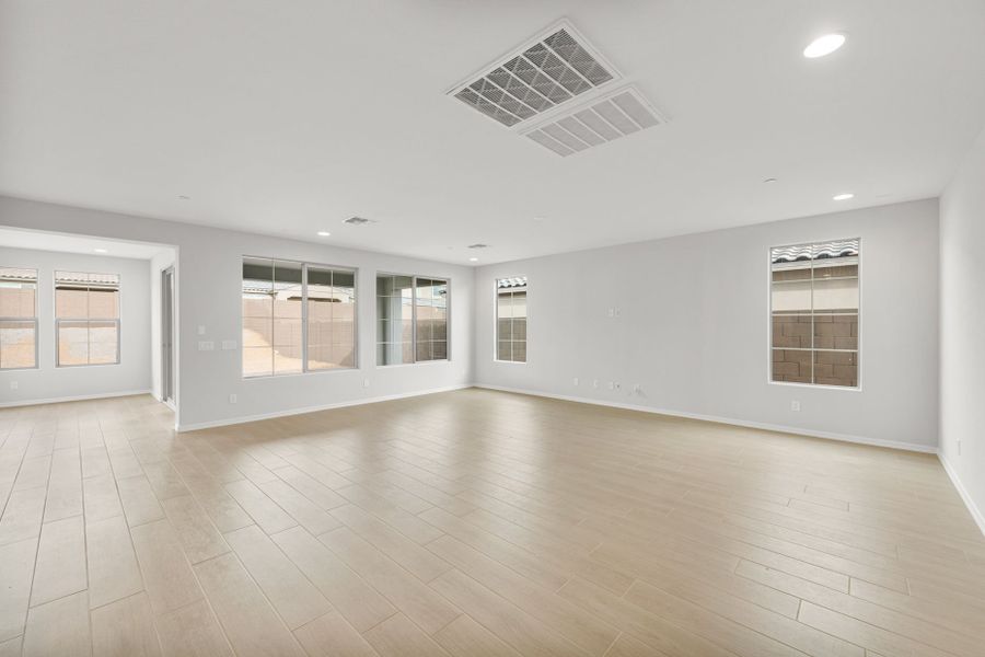 Spacious, unfurnished interior of a new home in Foothills at Northpointe, Peoria (Image 26).