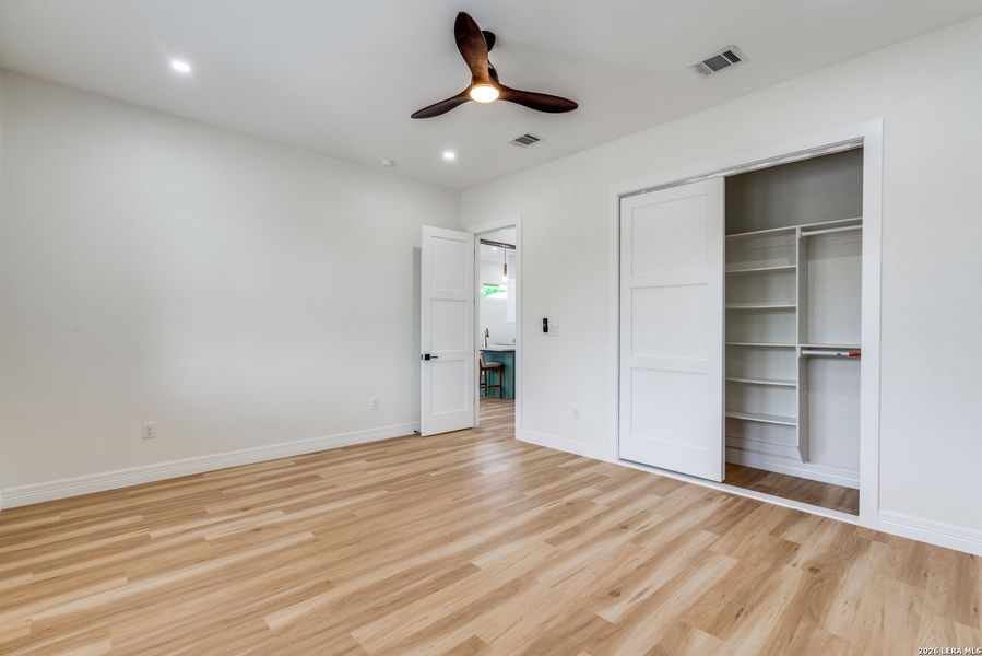 Spacious, unfurnished interior of a new home in , San Antonio (Image 27).