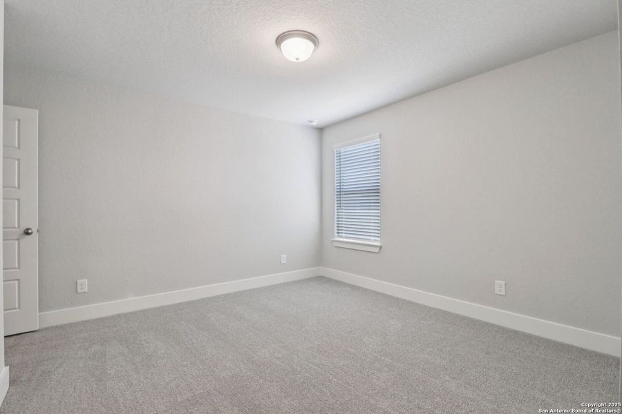 Spacious, unfurnished interior of a new home in Fox Falls, Boerne (Image 19).