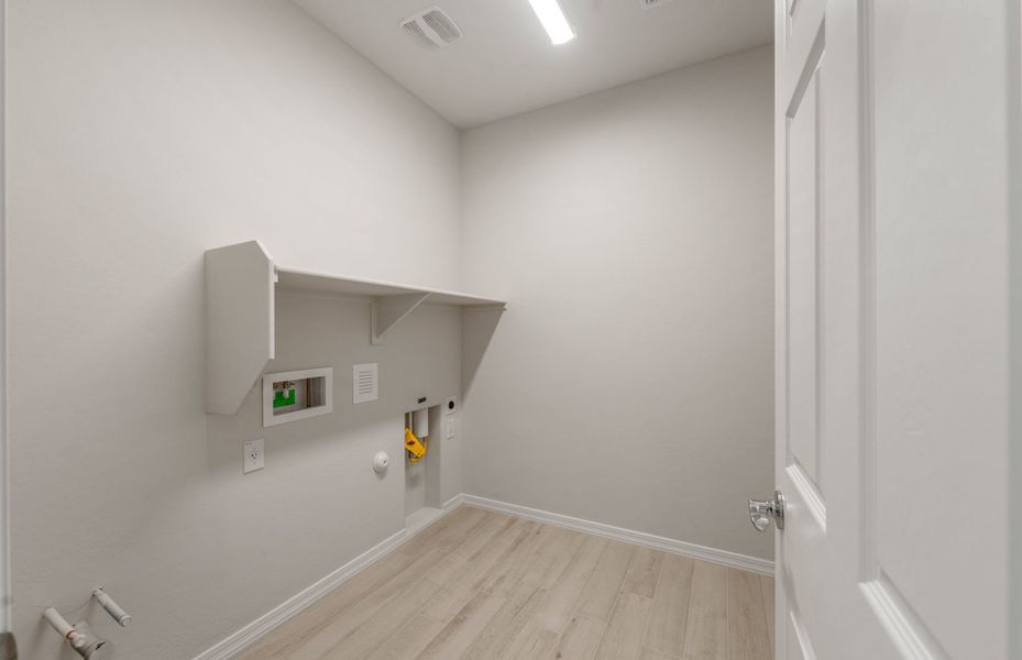 Spacious, unfurnished interior of a new home in Artisan at Asante, Surprise (Image 17).