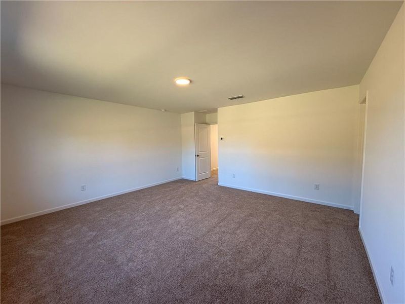 Spacious, unfurnished interior of a new home in Leydenview, Mableton (Image 31).