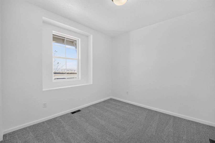 Spacious, unfurnished interior of a new home in Macanta, Castle Rock (Image 20).