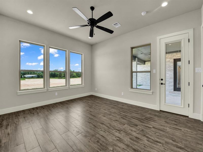 Spacious, unfurnished interior of a new home in , Weatherford (Image 30).