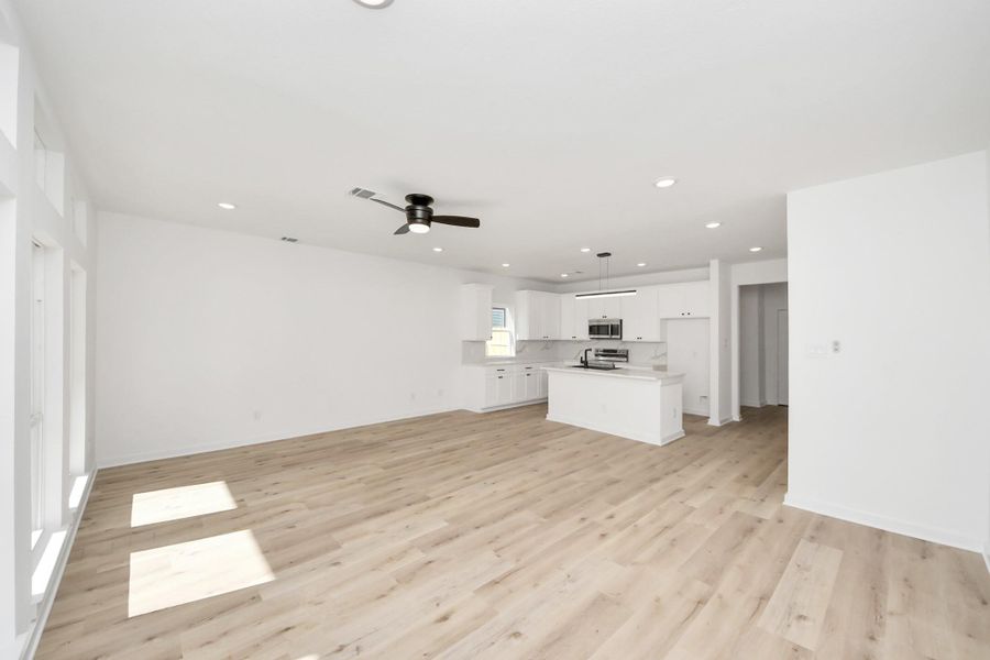 Spacious, unfurnished interior of a new home in , Houston (Image 16).