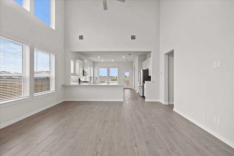 Spacious, unfurnished interior of a new home in Village at Three Oaks, Seguin (Image 19). Spacious, unfurnished interior of a new home in Village at Three Oaks, Seguin (Image 19).