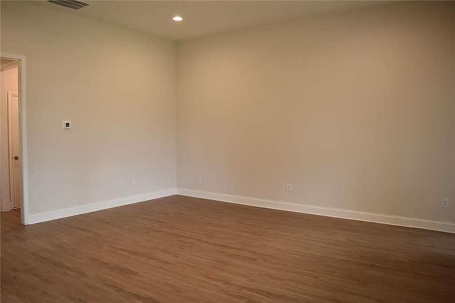 Spacious, unfurnished interior of a new home in Soleil Summit Chase, Snellville (Image 11).