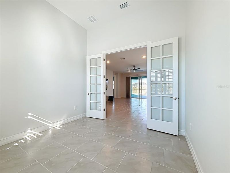 Spacious, unfurnished interior of a new home in , Port Charlotte (Image 38).