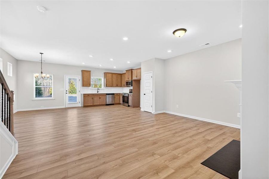 Spacious, unfurnished interior of a new home in Fuller Station, Loganville (Image 12).
