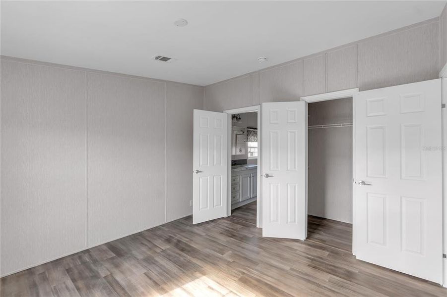 Spacious, unfurnished interior of a new home in , Bradenton (Image 18).