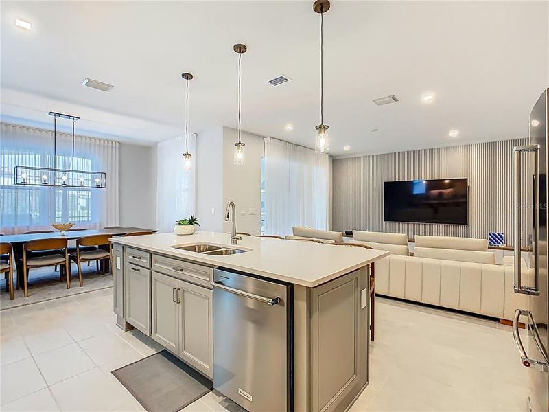 Furnished interior view inside a new home in , Orlando (Image 10).