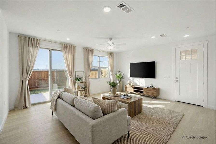 4619 Hawks Trail living room vs Onyx