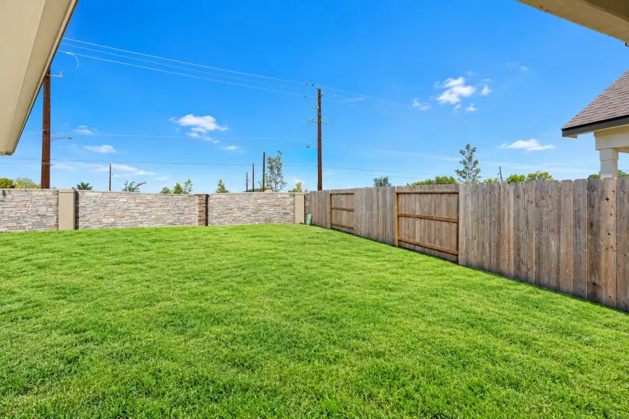 Exterior details and patio area of a home in Ashland, Houston (Image 3). Exterior details and patio area of a home in Ashland, Houston (Image 3).