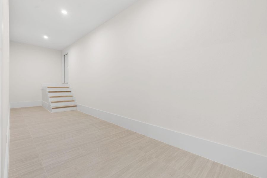 Spacious, unfurnished interior of a new home in , Tomball (Image 32).