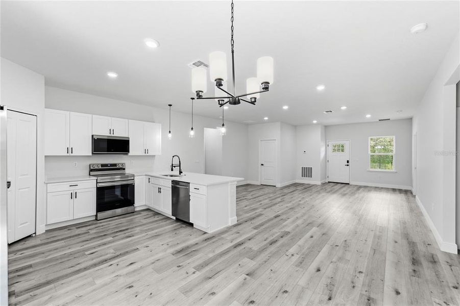 Spacious, unfurnished interior of a new home in , Dunnellon (Image 20).