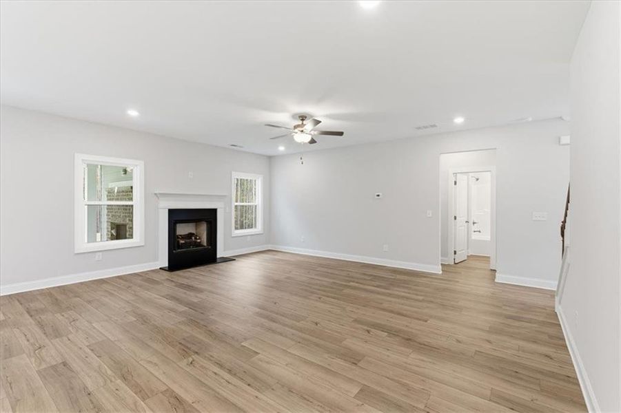 Spacious, unfurnished interior of a new home in , Dallas (Image 40).