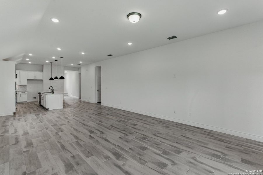 Spacious, unfurnished interior of a new home in Davis Ranch, San Antonio (Image 23). Spacious, unfurnished interior of a new home in Davis Ranch, San Antonio (Image 23).