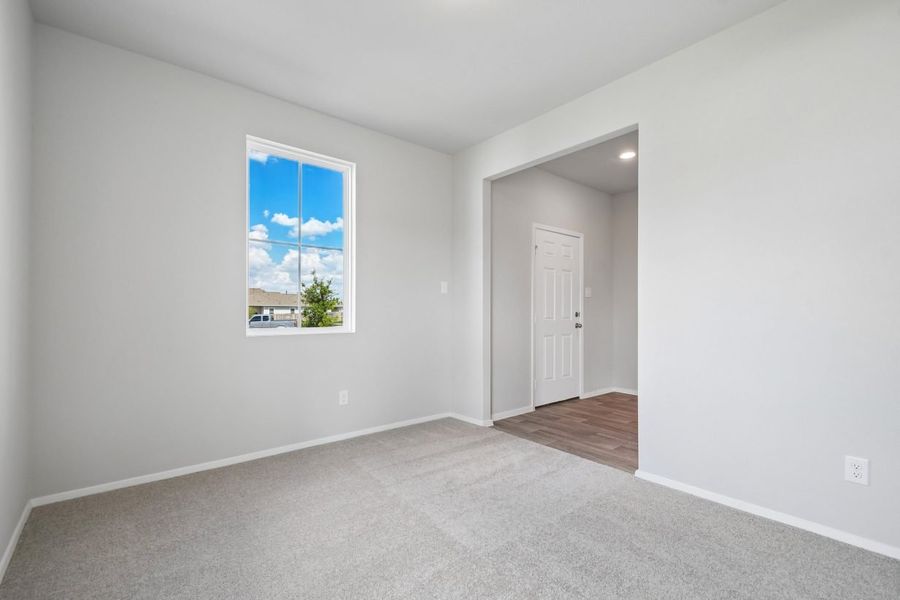 Spacious, unfurnished interior of a new home in Cloverleaf, Austin (Image 15).