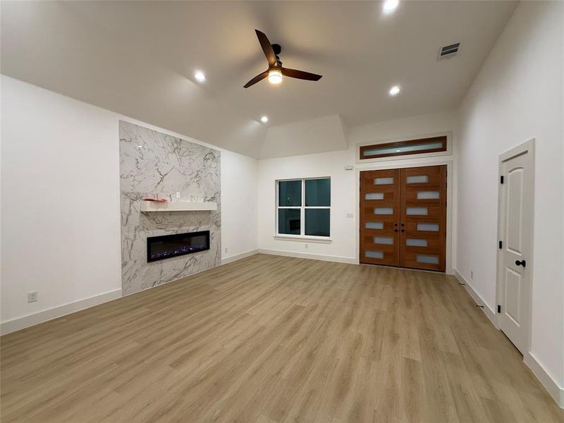 Spacious, unfurnished interior of a new home in , Kemp (Image 12).