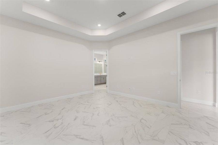 Spacious, unfurnished interior of a new home in , Orlando (Image 22).