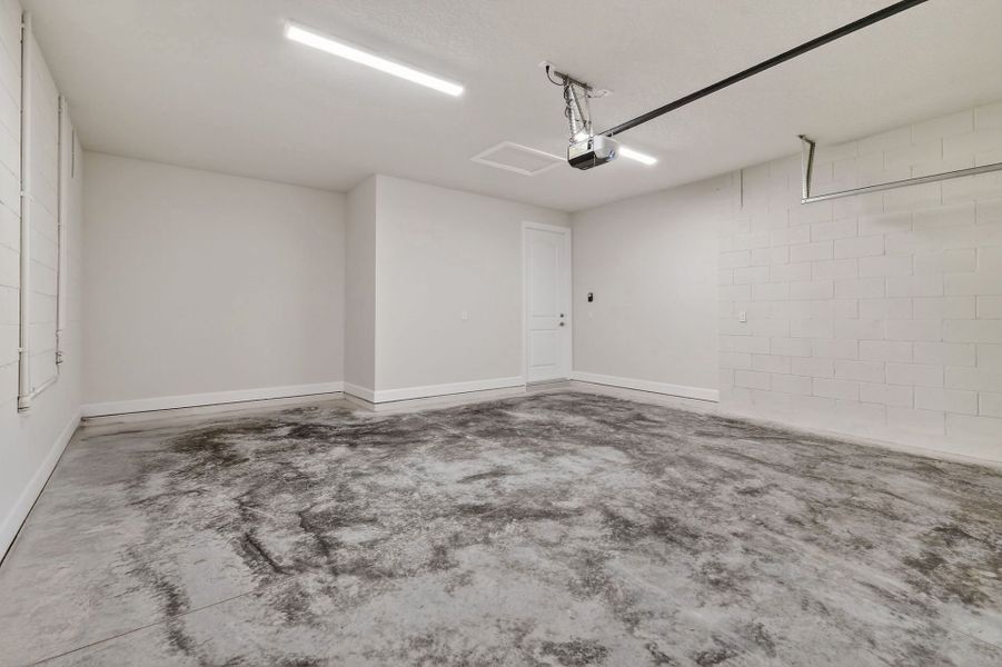 Spacious, unfurnished interior of a new home in Del Webb Tradition, Port St. Lucie (Image 57).