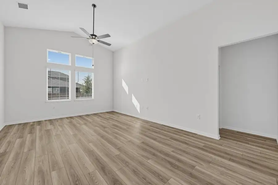 Spacious, unfurnished interior of a new home in Lisso, Pflugerville (Image 7).