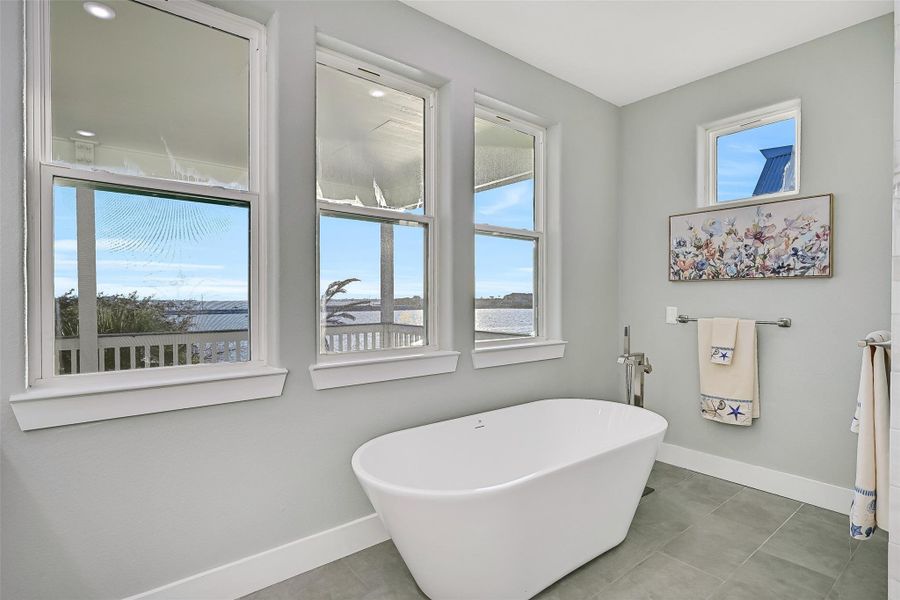 Furnished interior view inside a new home in , Galveston (Image 31).