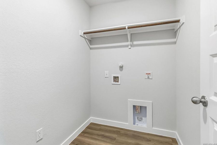 Spacious, unfurnished interior of a new home in Hickory Ridge, Elmendorf (Image 21).