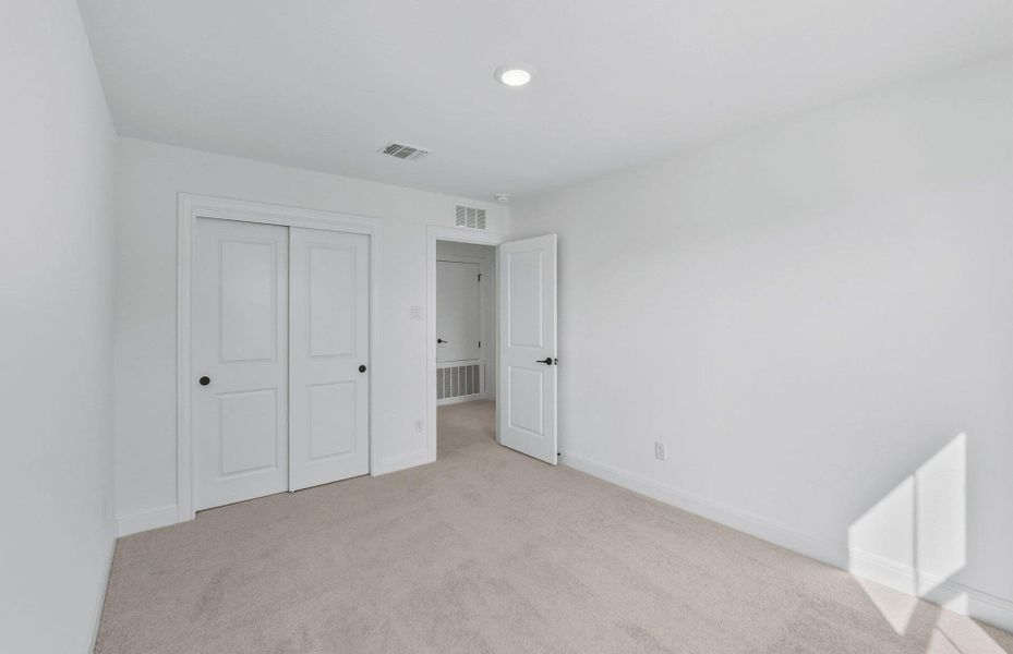 Spacious, unfurnished interior of a new home in Horizon Lake, Leander (Image 16).