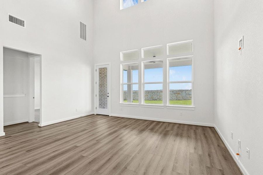 Spacious, unfurnished interior of a new home in University Heights, Round Rock (Image 24).