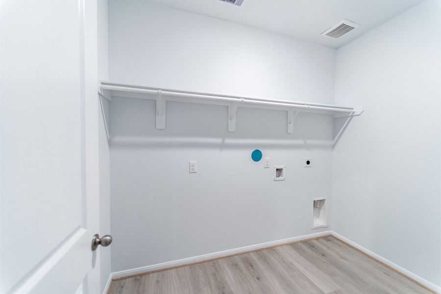 Spacious, unfurnished interior of a new home in Caney Mills, Conroe (Image 24).