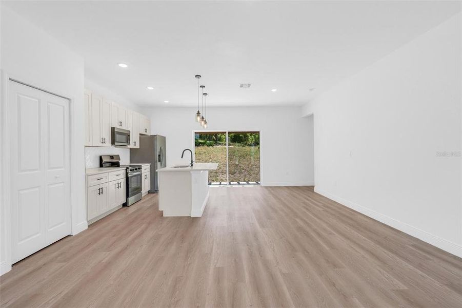 Spacious, unfurnished interior of a new home in , Ocala (Image 22).