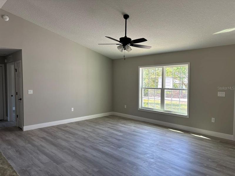 Spacious, unfurnished interior of a new home in , Dunnellon (Image 26).