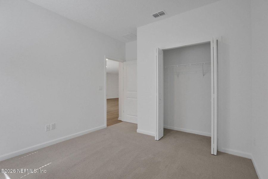 Spacious, unfurnished interior of a new home in Jennings Farm, Middleburg (Image 40).
