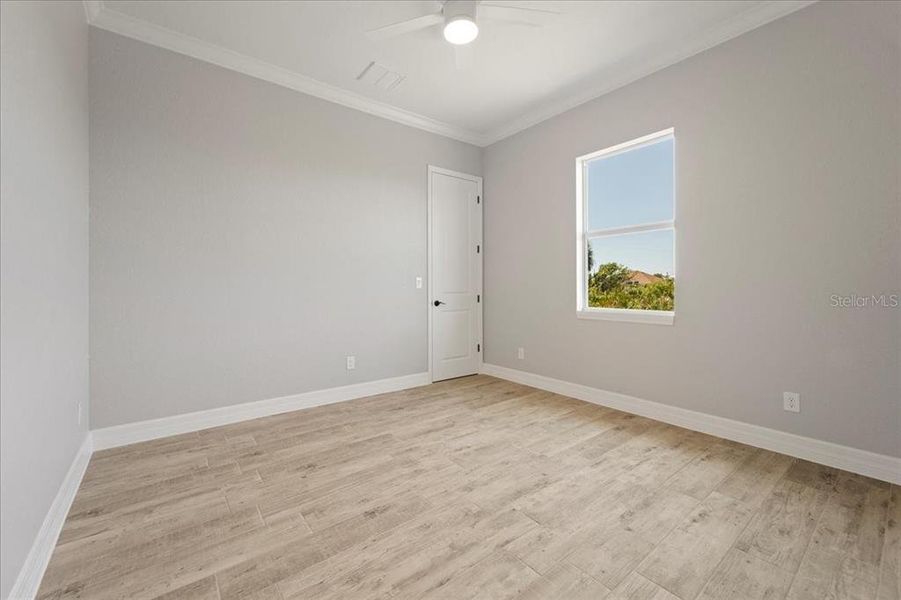 Spacious, unfurnished interior of a new home in , Port Charlotte (Image 17).