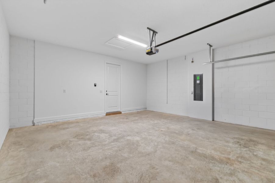 Spacious, unfurnished interior of a new home in Costa Pointe, Vero Beach (Image 25).