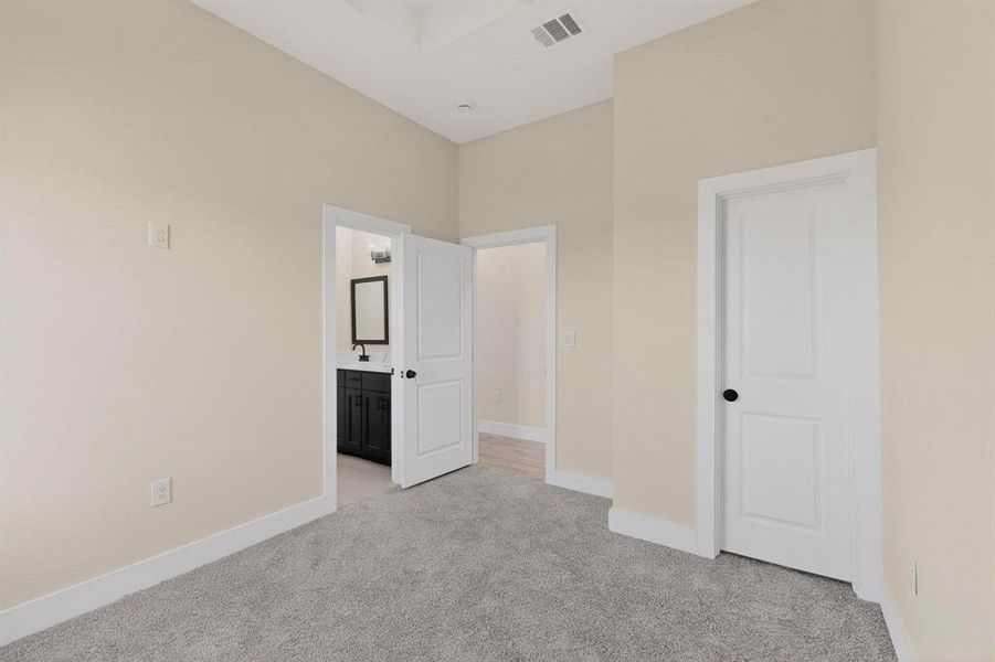 Secondary bedroom with Jack and Jill ensuite bathroom Secondary bedroom with Jack and Jill ensuite bathroom