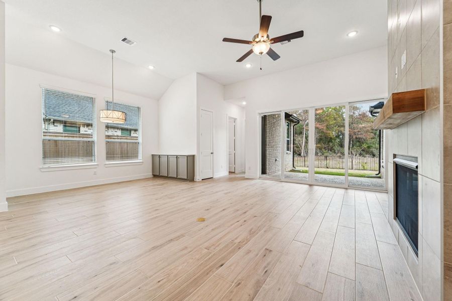 Spacious, unfurnished interior of a new home in Kresston, Montgomery (Image 31).