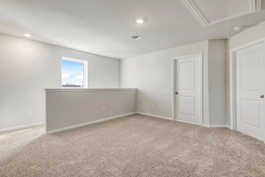 Spacious, unfurnished interior of a new home in Wayside Village, Houston (Image 11).