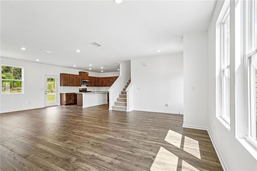 Spacious, unfurnished interior of a new home in Heritage River, Euharlee (Image 42). Spacious, unfurnished interior of a new home in Heritage River, Euharlee (Image 42).