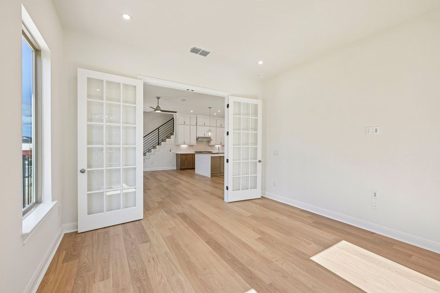 Spacious, unfurnished interior of a new home in Foxfield, Austin (Image 13).