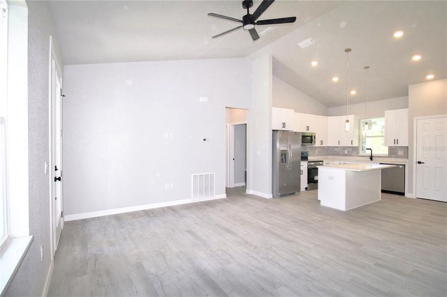 Spacious, unfurnished interior of a new home in , Sebring (Image 25).