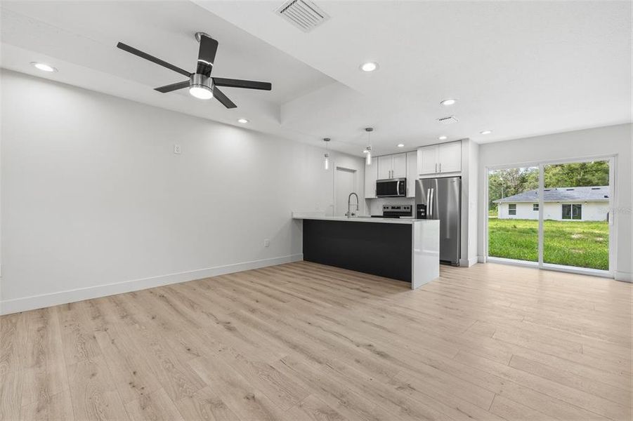 Spacious, unfurnished interior of a new home in , Crystal River (Image 14).