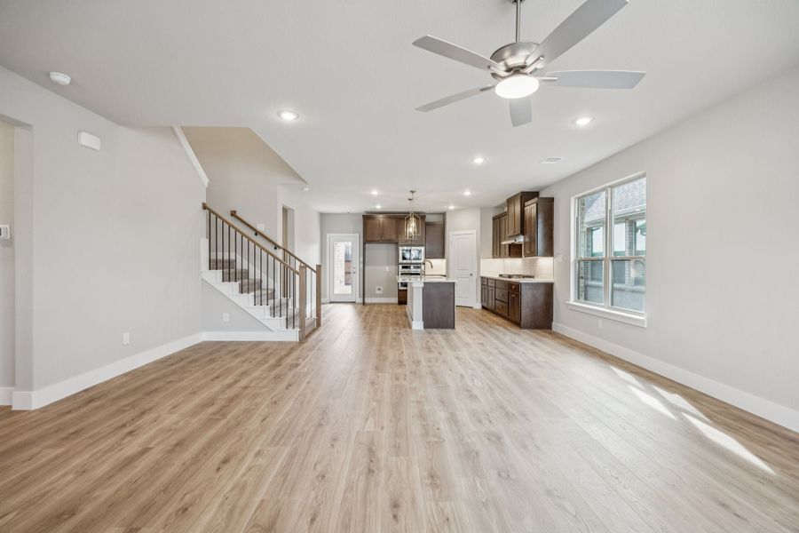 Spacious, unfurnished interior of a new home in Dove Hollow, Waxahachie (Image 16).