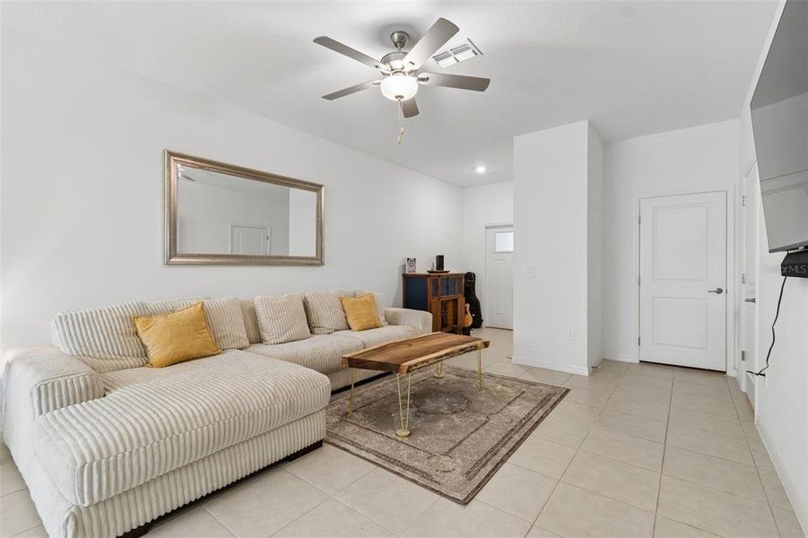 Furnished interior view inside a new home in , Land O' Lakes (Image 37).