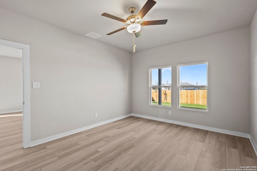Spacious, unfurnished interior of a new home in Garden Grove, San Antonio (Image 16).