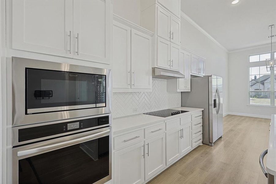 Furnished interior view inside a new home in Oak Creek Ranch, Midlothian (Image 17).