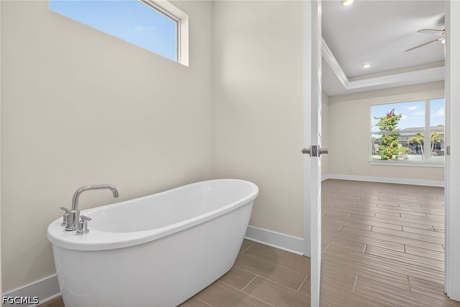 Furnished interior view inside a new home in Cape Coral, Cape Coral (Image 8).