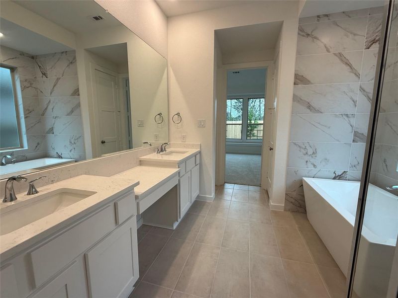 Furnished interior view inside a new home in Evergreen, Conroe (Image 4).