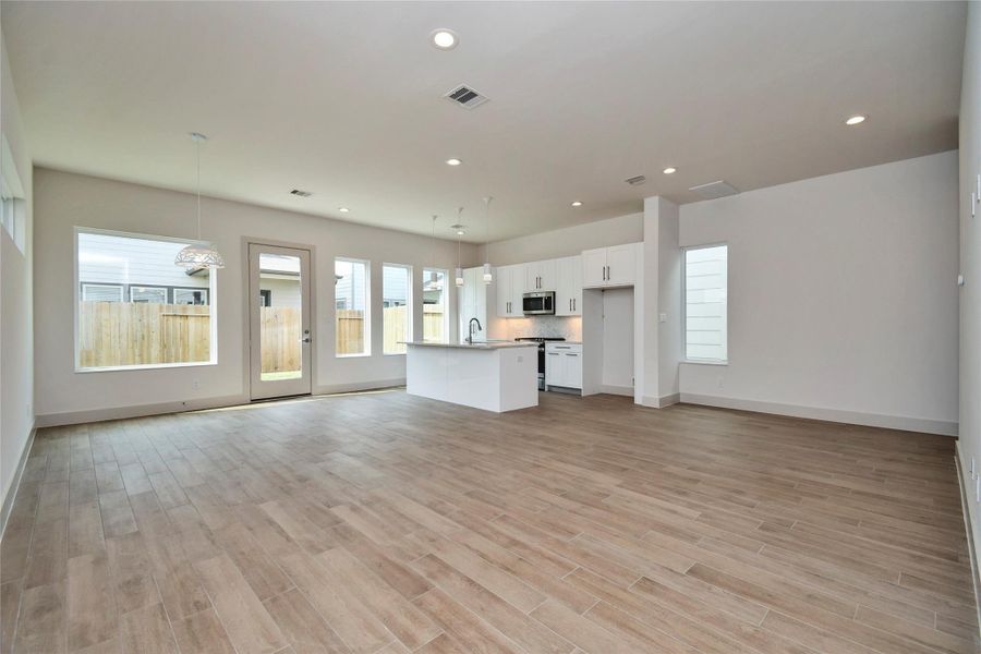 Photos are of the same floorplan, different community. Selections & finishes may vary Photos are of the same floorplan, different community. Selections & finishes may vary