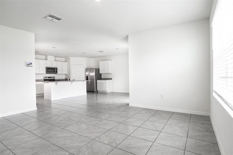 Spacious, unfurnished interior of a new home in , Zellwood (Image 31).